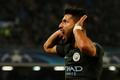 Sergio Agüero z Manchesteru City slaví v Lize mistrů gól v Neapoli