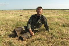 Farmář přišel při sklizni o nohy. Nevzdal to a hospodaří dál