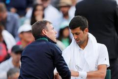 Wimbledon 2007: ošetřovaný Novak Djokovič