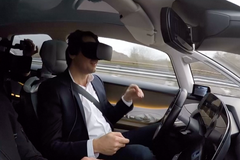 V samořiditelném automobilu Renault si můžete za jízdy hrát s virtuální realitou