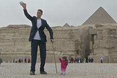 V Egyptě se sešel nejvyšší muž s nejmenší ženou. Jsou součástí kampaně na podporu turismu