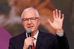 ŽIVĚ: Jiří Drahoš mluví o svých plánech v Senátu. Ke komu se v horní komoře připojí?