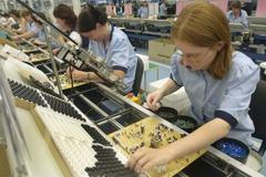 Výroba, dělník - ilustrační foto