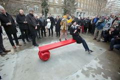 Lavička Ferdinanda Vaňka odhalena v Praze 6