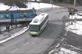 Řidič autobusu přejel železniční přejezd těsně před vlakem