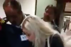 Češku zadrželi pákistánští celníci. Našli u ní devět kilogramů heroinu