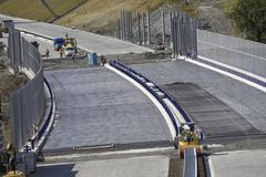 Výstavba obchvatu Třince na silnici 1/11, která je hlavním tahem z Moravy na Slovensko.