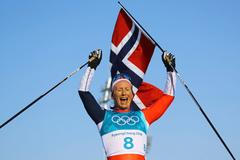 Marit Björgenová slaví vítězství v běhu žen na 30 km na ZOH 2018