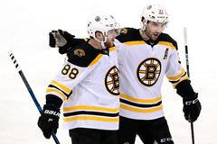 David Pastrňák a Patrice Bergeron v NHL 2018