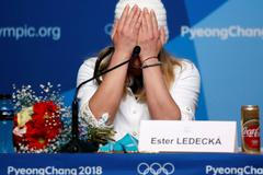 Ester Ledecká při tiskové konferenci v Pchjongčchangu během ZOH 2018