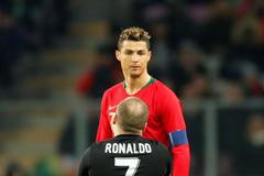 fotbal, příprava, Portugalsko - Nizozemsko (0:3), Cristiano Ronaldo a fanoušek