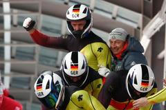 Německý čtyřbob Francesco Friedrich, Candy Bauer, Martin Grothkopp a Thorsten Margis slaví vítězství na ZOH 2018