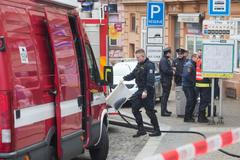 Policisté zasahují na Americké třídě v Plzni, kde žena zaútočila v nočním klubu kyselinou.