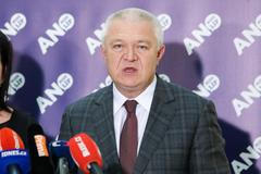 ŽIVĚ: Zástupci politických stran před jednáním Sněmovny