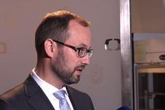 Sledujeme mocenské hrátky Zemana a Babiše, snad to brzo ukončí, říká Farský