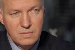 Řada Zemanových voličů hledá alternativu, země potřebuje prezidenta v plné síle, říká Fischer