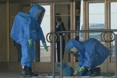 Slováci si zavřeli parlament. Někdo měl před něj nasypat neznámou látku