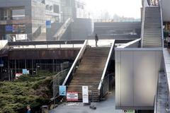 Foto: Další past na Pražany. Na Budějovické zrezivěla střecha stanice metra