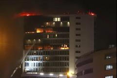 V Dublinu vypukl v noci velký požár. Zničil několik pater budovy hotelu blízko letiště