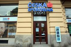 ilustrační fotografie, banka, Česká spořitelna, bankomat, 2017