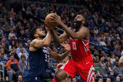 Karl-Anthony Towns a James Harden v NBA 2017-18