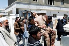 V Kábulu se odpálil útočník před volební budovou. Zabil přes padesát lidí