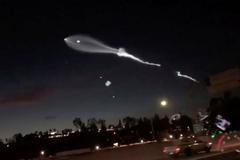 SpaceX - raketa Falcon 9 - efekt na nebi