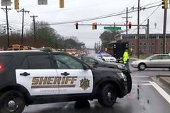 Mami, přijeď pro mě, někdo tady střílí. Volal matce 15letý student ze střední školy v Marylandu