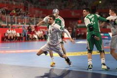 Ondřej Zdráhala nekompromisně zakončuje před maďarskou brankou