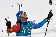 Vítězný Martin Fourcade v závodě biatlonistů s hromadným startem na ZOH 2018