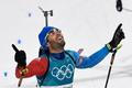 Vítězný Martin Fourcade v závodě biatlonistů s hromadným startem na ZOH 2018
