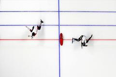 Karolína Erbanová a Nao Kodairaová v cíli rozjížďky v závodě na 500 m na ZOH 2018