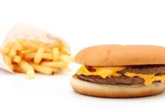 Dětské menu od McDonald's hubne. Mizí cheeseburger, ubývá hranolek