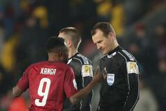 HL, Sparta-Slavia: Guélor Kanga a rozhodčí Pavel Královec