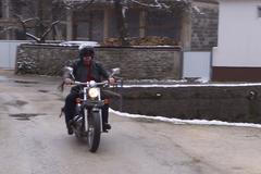 Islám je pozitivní a neměl by lid rozdělovat. Motorkář vyučuje náboženství moderním přístupem