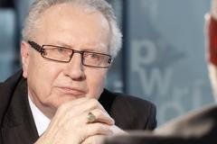 Senátor Veleba odešel Veselovskému ze studia. Nedokázal vysvětlit, kdo platí kampaň Zemanovi