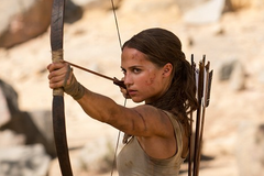 Nová Lara Croft je atletka. Na prsa se jí už nedíváme, tvrdí Fila