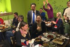 Jihokorejci skórovali a v korejské restauraci v Praze zavládlo nadšení. Hokeji fandil i velvyslanec