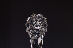 Takhle vypadá nový Český lev. Ukazuje kubismus a mistrovství českých brusičů, říká autor sošky