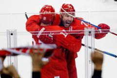 Ruský útočník Ilja Kovalčuk slaví gól v zápase s USA na ZOH 2018