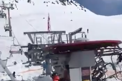 V gruzínském lyžařském rezortu Gudauri se zbláznila lanovka. Vypadávali z ní lidé