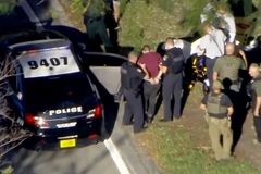 Ve floridské škole střílel mladík. Podívejte se na záběry z jeho zatýkání