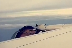 Boeingu během letu odpadl kryt motoru. Musel nouzově přistát