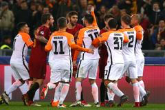 Facundo Ferreyra poslal podavače míčů přes reklamní panel