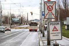 Libeňský most uzavřen, první den