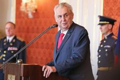 Prezident Miloš Zeman jmenoval náčelníka generálního štábu Aleše Opatu a odvolal Josefa Bečváře