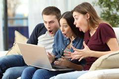 Facebook o nás sbírá data, i když na něm nejsme. Podívejte se jak