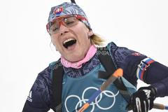 "Federální" radost v biatlonu pokračuje díky Kuzminové. Fourcade může shánět snubní prstýnky