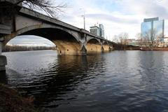 ŽIVĚ: Zbourat, nebo opravit? Pražští zastupitelé řeší demolici Libeňského mostu