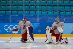 ZOH 2018, trénink českých hokejistů: Patrik Bartošák a Pavel Francouz